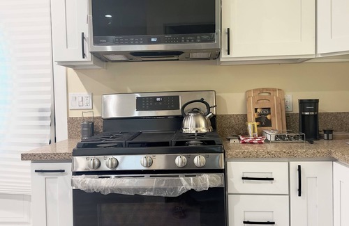 La Crescenta-Montrose Apartment | Brand new luxurious studio close to Hollywood and Universal Studio.
