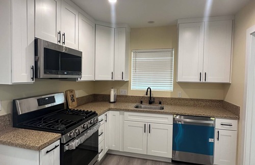 La Crescenta-Montrose Apartment | Brand new luxurious studio close to Hollywood and Universal Studio.