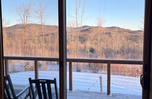 Sunday River Area Ski Chalet | Brand New. Views! Hot Tub. Sleeps 14. Kid Friendly