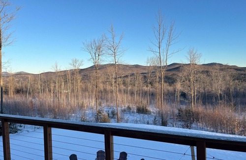 Sunday River Area Ski Chalet | Brand New. Views! Hot Tub. Sleeps 14. Kid Friendly