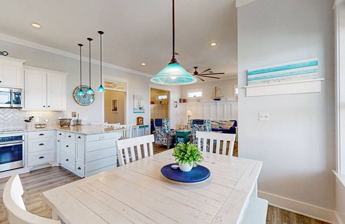 Galveston House | Brand-New Waterfront Home w/2nd-Story Deck in Upscale Community – On Canal