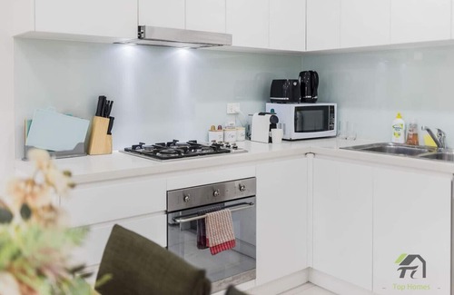 Wolli Creek Apartment | Brand-new Wooden floor apartment in Wolli Creek