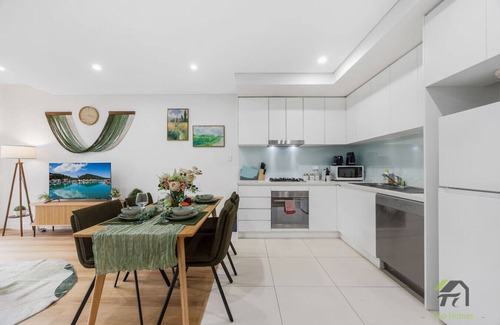 Wolli Creek Apartment | Brand-new Wooden floor apartment in Wolli Creek