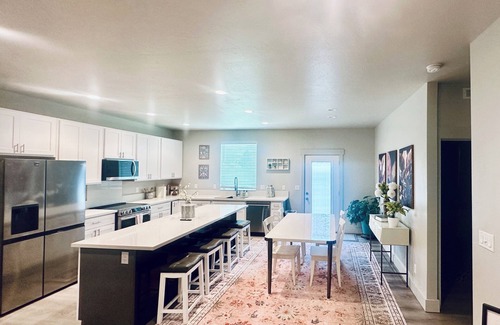 Kimberly House | Brand Spankin' New 4 bedroom home Sleeps 8 Pet friendly