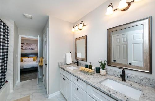 Lincoln Heights House | Brandnew Spacious 4 BR House minutes to Uptown Charlotte