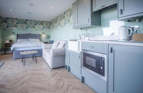 Llangennith Ski Chalet | Brandy Cove - 1 Bed Cabin - Landimore