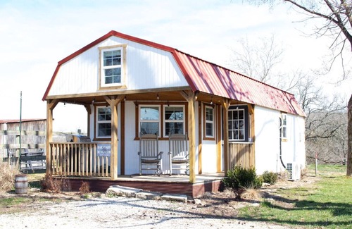 Branson House | Branson Barnyard Bungalow · Tiny House Cabin in Br