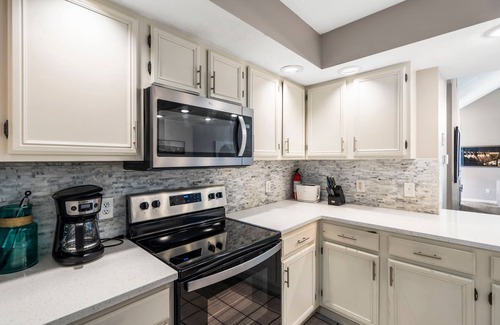 Table Rock Condo | Branson Condo-3BR at Pointe Royale-Golf & Swimming