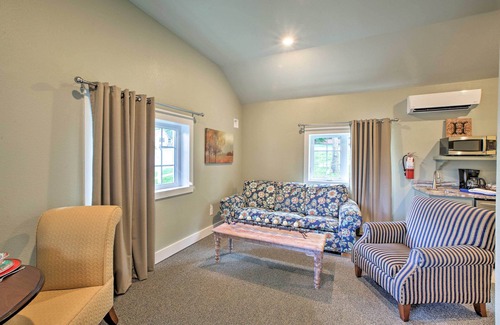 Downtown Branson Cottage | Branson Cottage w/Pool Access ~ 2 Mi to the Strip