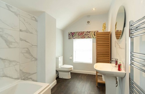 Burton on Trent House | Branston House - Modern home with garden