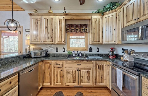Brasstown House | Brasstown Rustic Retreat w/Hot Tub & Fire Pit
