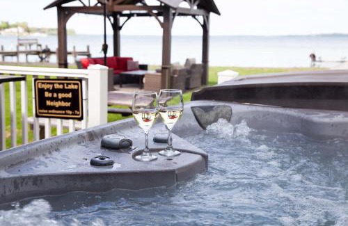 Geneva House | Break Away Hot Tub Lake Access & Game Rooms