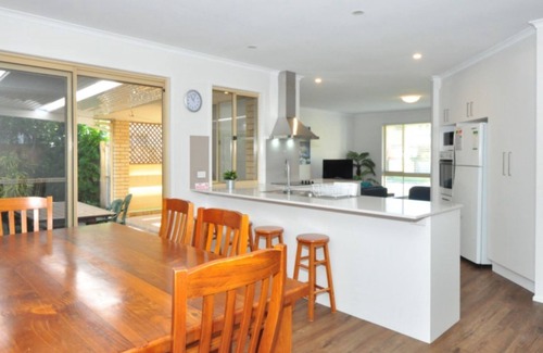 Pottsville House | Breakaway - A stroll to the beach
