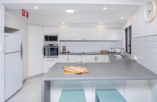 Forster Apartment | Breakers 9