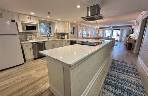 Destin Condo | “Breakers East 101” Gulf Front 2BR/2BA Beach setup included