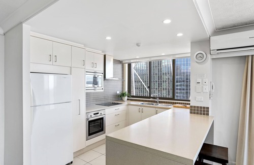Surfers Paradise Apartment | Breakers North Absolute Beachfront Apartments