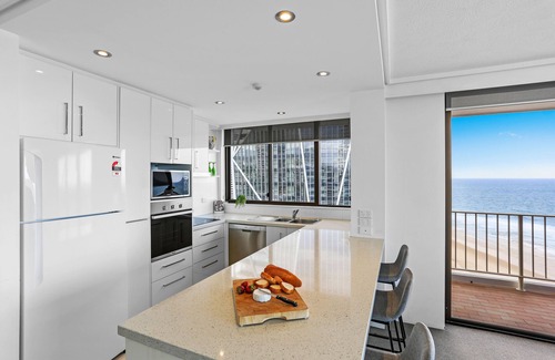 Surfers Paradise Apartment | Breakers North Absolute Beachfront Apartments