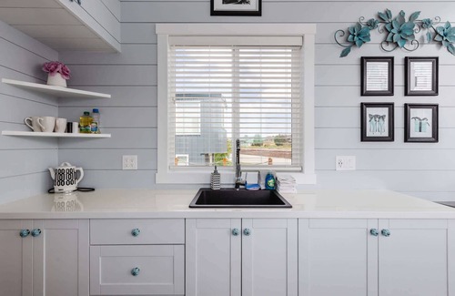 Apple Valley Apartment | Breakfast at Tiffany's