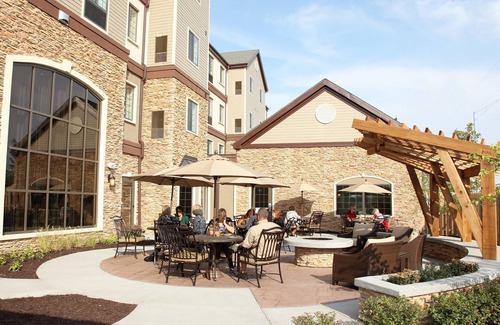 Lincoln Condo | Breakfast, Pool, Explore Univ of Nebraska