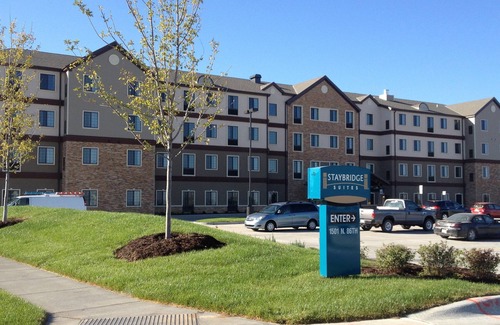 Lincoln Apartment | Breakfast, Pool, Quick Drive to Univ of Nebraska