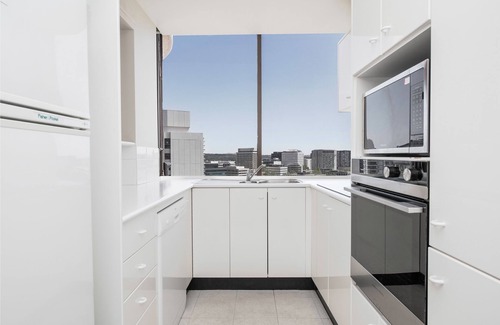 City West Apartment | BreakFree Capital Tower
