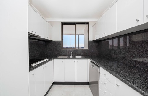 City West Apartment | BreakFree Capital Tower