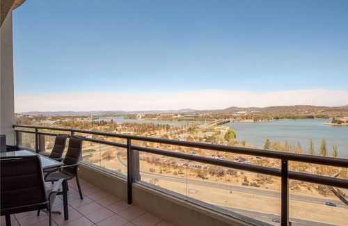 City West Apartment | BreakFree Capital Tower
