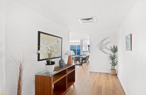 Shoal Bay Apartment | Breakwater Apartment 402