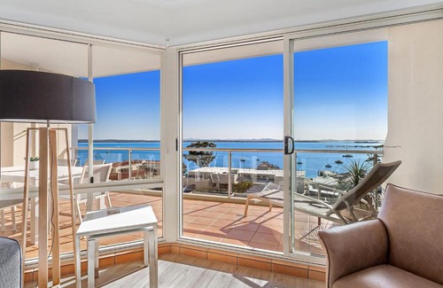 Shoal Bay Apartment | Breakwater Apartment 403