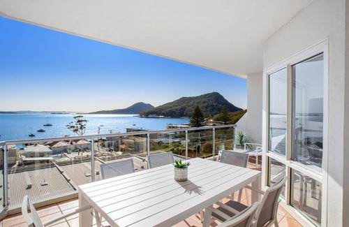 Shoal Bay Apartment | Breakwater Apartment 403