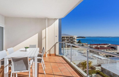Shoal Bay Apartment | Breakwater Apartment 403