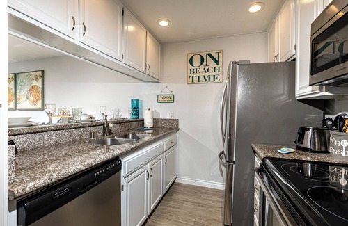 Townsite Condo | Breakwater Beach Cottage
