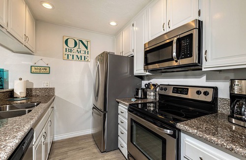 Townsite Condo | Breakwater Beach Cottage