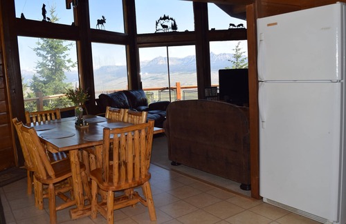 Dubois Cabin | Breath Taking Views-Near Yellowstone New Hot Tub. Just off Union Pass!