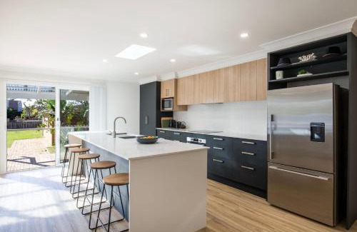 Culburra Beach House | Breathe - Pet Friendly - 2 Mins Walk to Beach