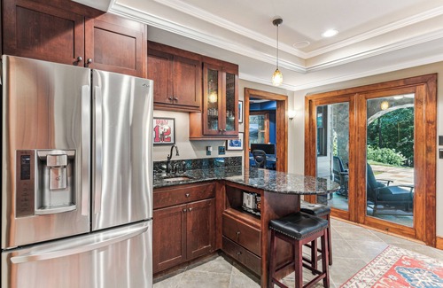 Gainesville House | Breathing taking views of Lake Lanier in a quite and private cove.