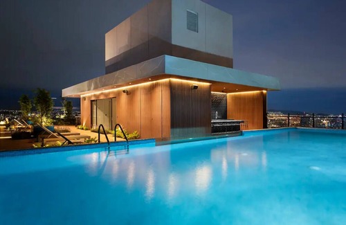 Los Alpes Apartment | Breathtaking 2 level Condo wAmazing Pool