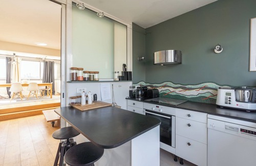 Combat Apartment | Breathtaking 2BR – Buttes Chaumont & Terraces
