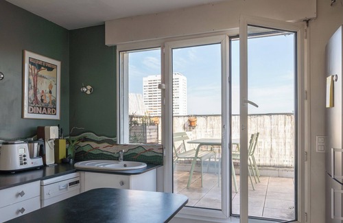 Combat Apartment | Breathtaking 2BR – Buttes Chaumont & Terraces