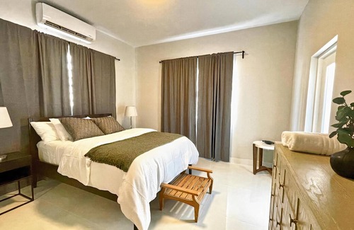 Parque Apartment | Breathtaking 3-Br Beachside Apt