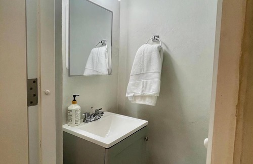 Parque Apartment | Breathtaking 3-Br Beachside Apt