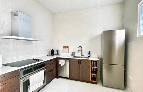 Parque Apartment | Breathtaking 3-Br Beachside Apt