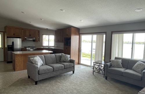 Alexandria House | Breathtaking! 4BR/3BA Cabin - 30ft from lakeshore on Alexandria Chain of Lakes