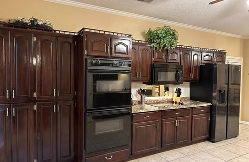Southaven House | Breathtaking 8 BR Retreat with Private Pool, Lake View, & Expansive Backyard.