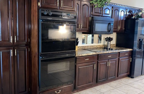 Southaven House | Breathtaking 8 BR Retreat with Private Pool, Lake View, & Expansive Backyard.