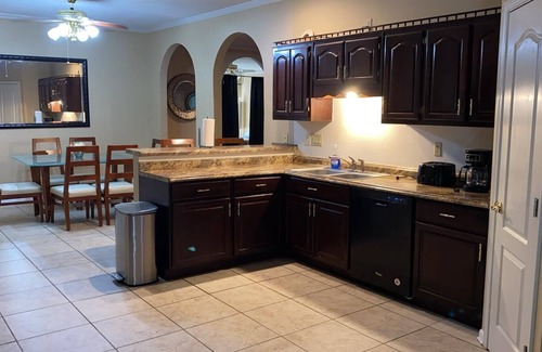 Southaven House | Breathtaking 8 BR Retreat with Private Pool, Lake View, & Expansive Backyard.