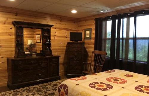 Hiawassee House | Breathtaking Cabin Rental with a Private Hot Tub in Hiawassee, Georgia