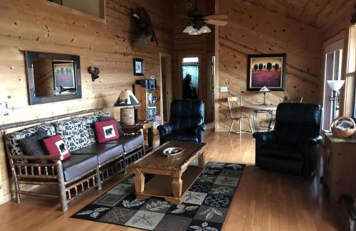 Hiawassee House | Breathtaking Cabin Rental with a Private Hot Tub in Hiawassee, Georgia