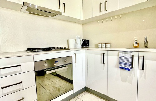 Burwood Apartment | Breathtaking City & Sky Views