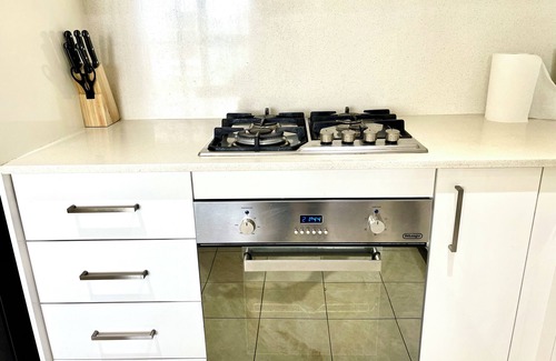 Burwood Apartment | Breathtaking City & Sky Views
